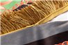 COJIN VELVET RELLENO PLUMAS CON FLECOS REF-923114