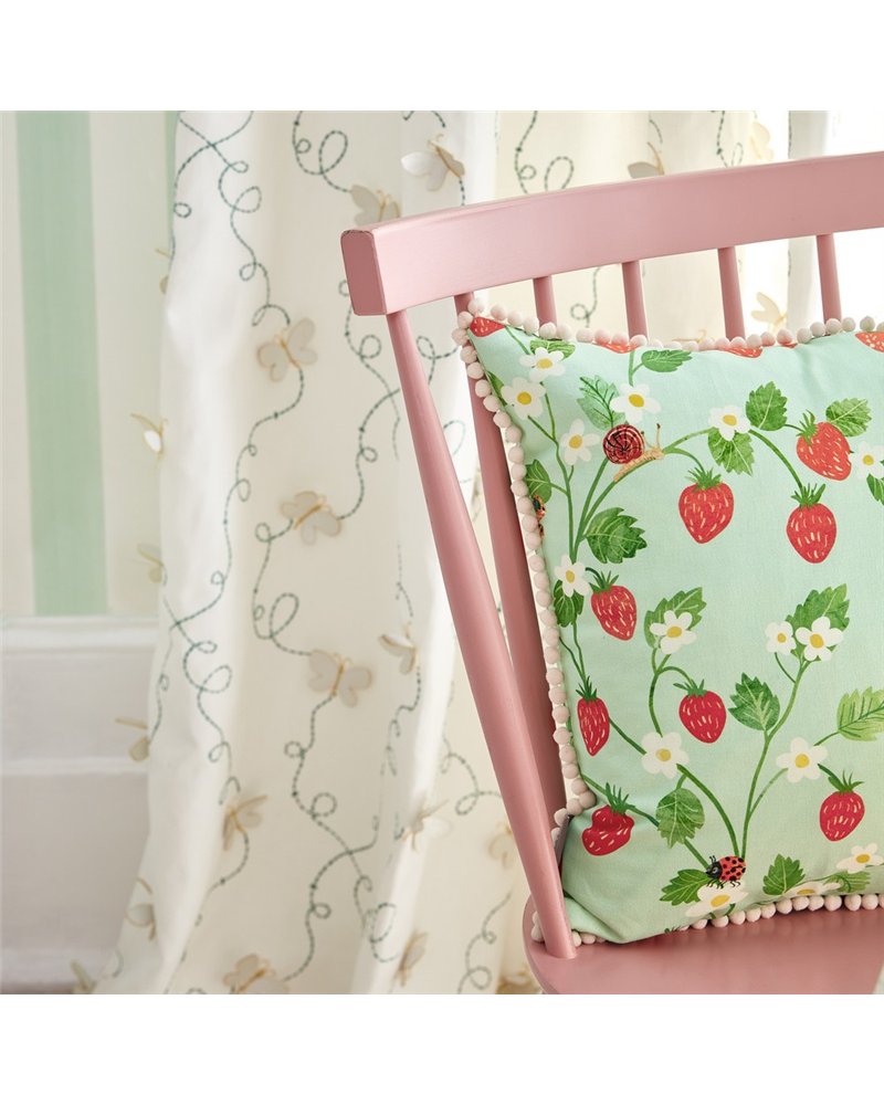 Strawberry Patch Cushion VNC359701